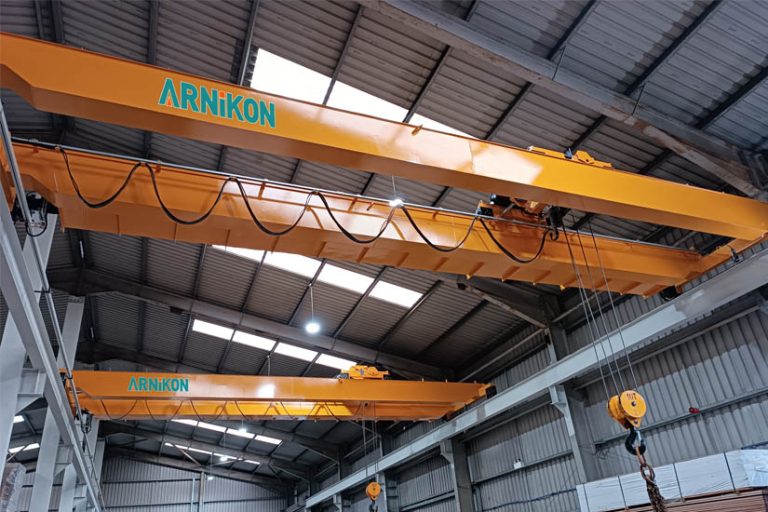 Arnikon Vinç Üretimine Devam Ediyor